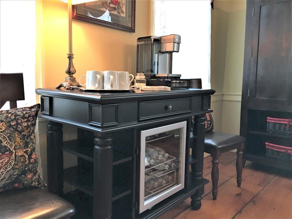 Schoolmaster's House 3*