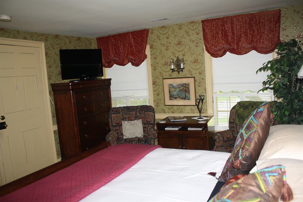 Schoolmaster's House 3* Niagara Falls