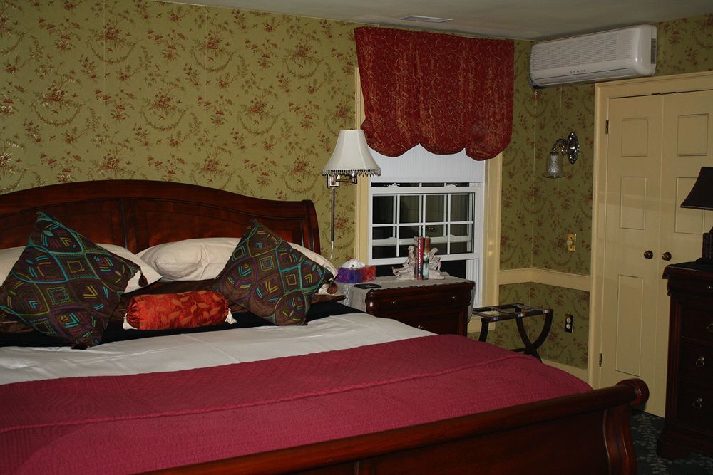 Schoolmaster's House 3* Niagara Falls