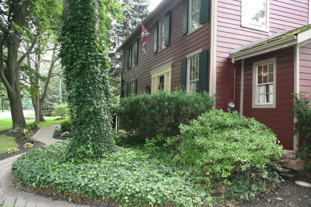 Schoolmaster's House Bed & Breakfast Niagara Falls