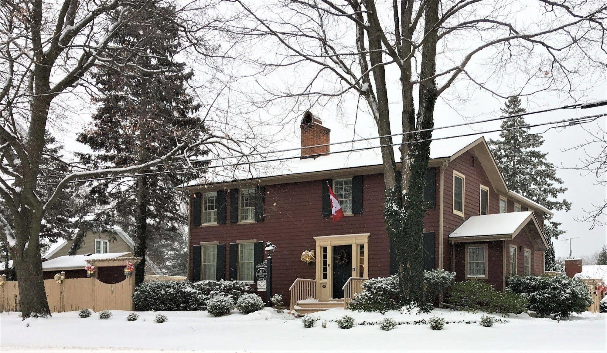 Schoolmaster's House Bed & Breakfast Niagara Falls