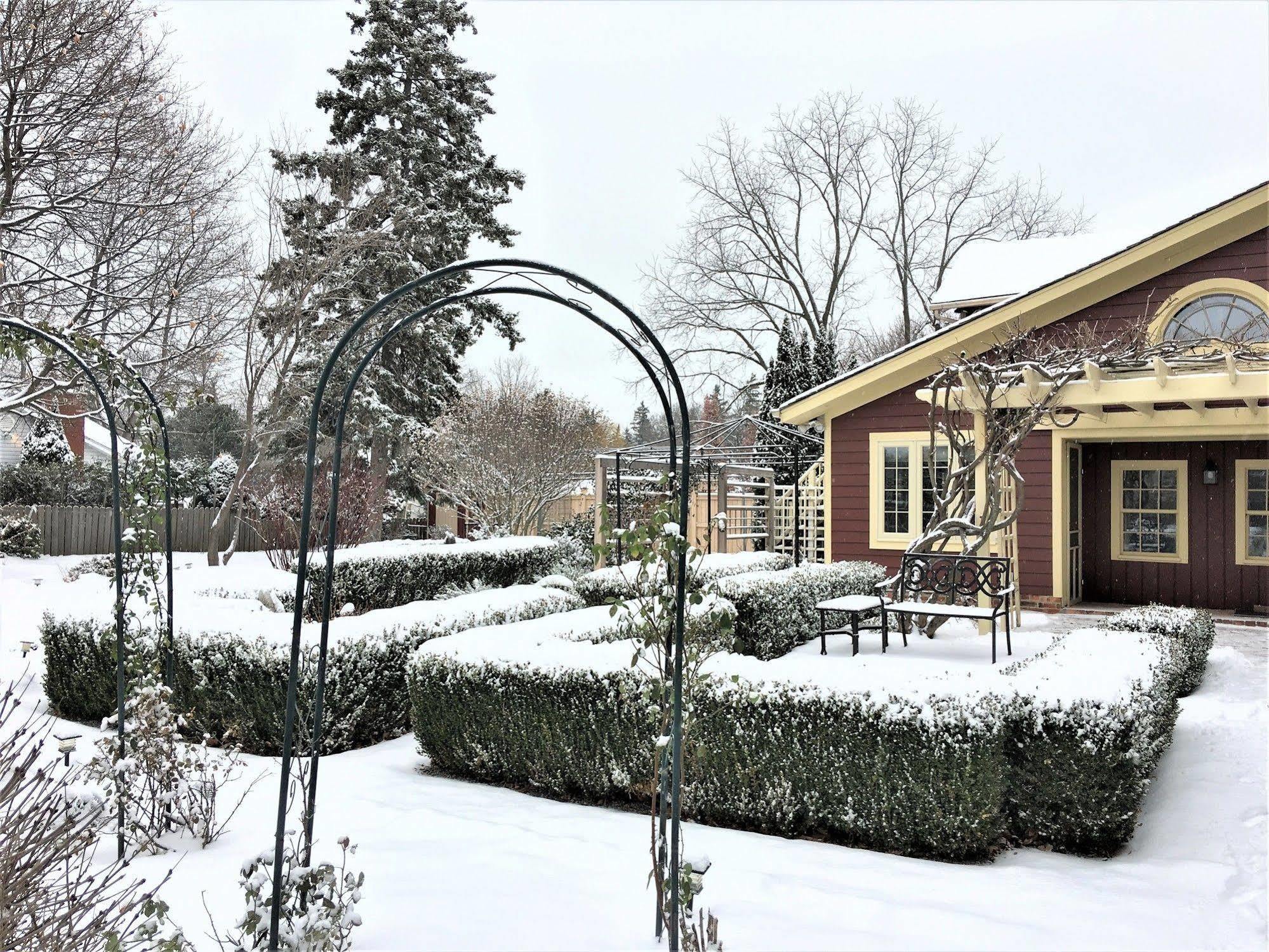 Schoolmaster's House 3* Niagara Falls